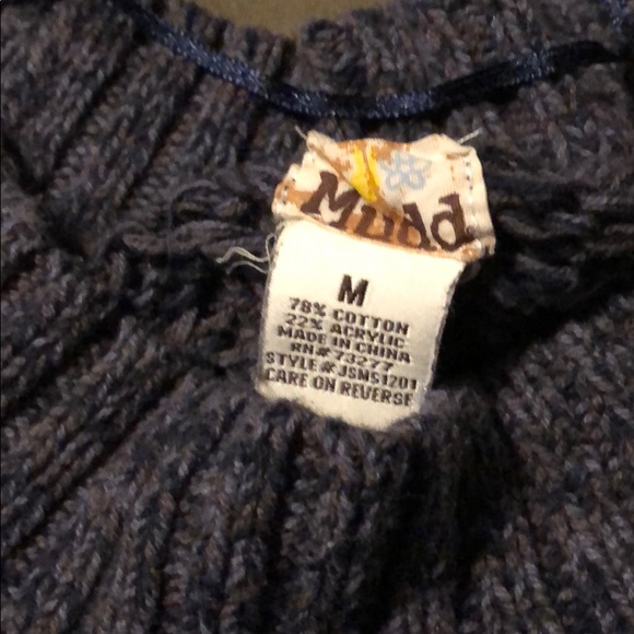 3 sweaters - Picture 5 of 7